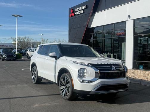 Diamond White 2026 Mitsubishi Outlander