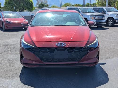 Red 2023 Hyundai ELANTRA SE