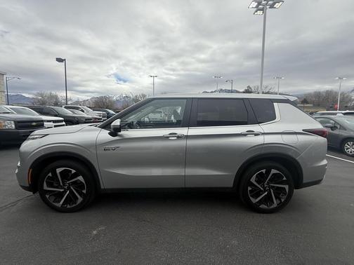 2024 Mitsubishi Outlander PHEV SE
