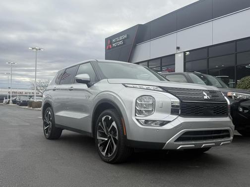 2024 Mitsubishi Outlander PHEV SE