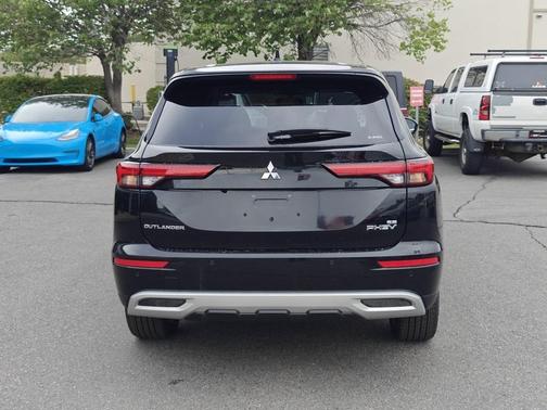 2025 Mitsubishi Outlander PHEV SE