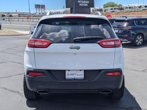 Bright White Clearcoat 2018 Jeep Cherokee Latitude Plus