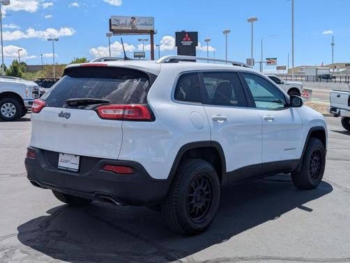 Bright White Clearcoat 2018 Jeep Cherokee Latitude Plus
