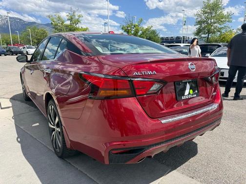 Scarlet Ember 2021 Nissan Altima 2.5 Platinum