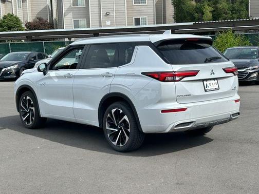 Diamond White 2025 Mitsubishi Outlander PHEV