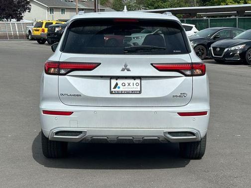 Diamond White 2025 Mitsubishi Outlander PHEV
