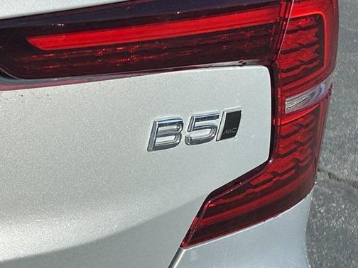 2024 Volvo S60 B5 Plus Dark Theme