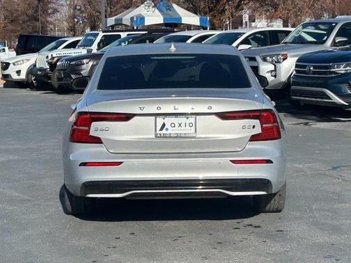 2024 Volvo S60 B5 Plus Dark Theme