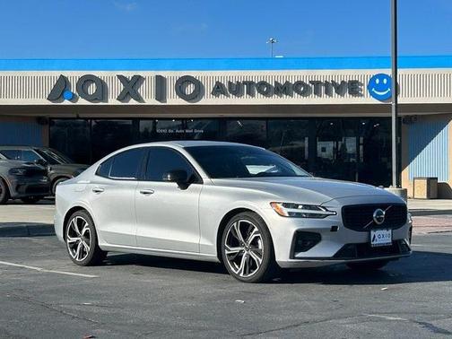 2024 Volvo S60 B5 Plus Dark Theme