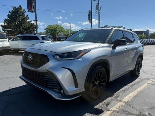 Celestial Silver Metallic 2024 Toyota Highlander XSE