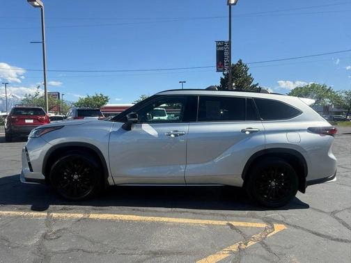 Celestial Silver Metallic 2024 Toyota Highlander XSE