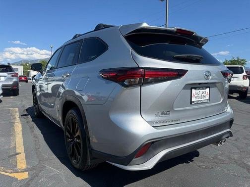 Celestial Silver Metallic 2024 Toyota Highlander XSE