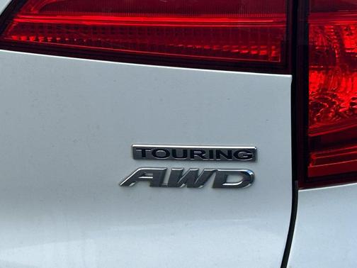 White 2016 Honda Pilot Touring