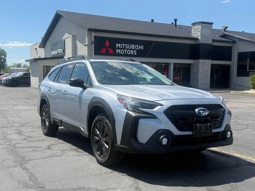 Ice Silver Metallic 2025 Subaru Outback Onyx Edition