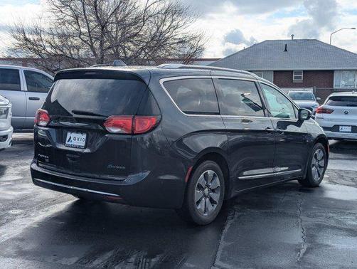 2020 Chrysler Pacifica Hybrid Limited
