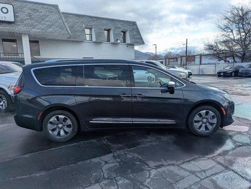 2020 Chrysler Pacifica Hybrid Limited