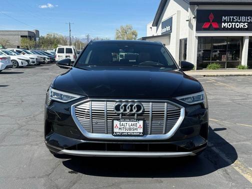 Brilliant Black 2019 Audi e-tron Prestige
