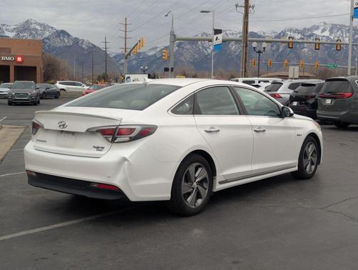 2017 Hyundai SONATA Hybrid Limited
