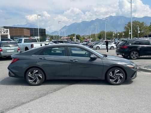 2024 Hyundai ELANTRA Limited