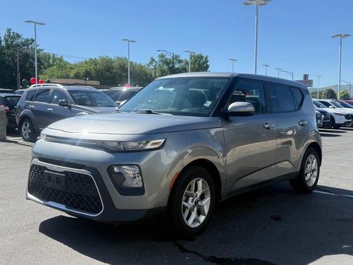 Steel Gray 2022 Kia Soul LX