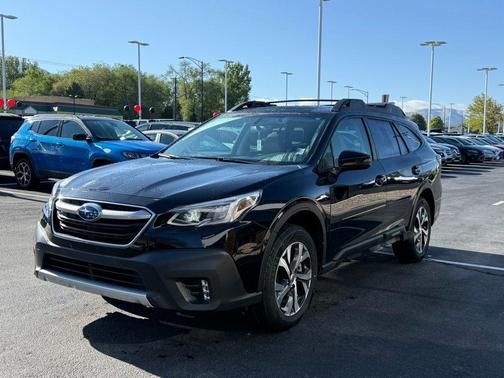 Crystal Black Silica 2022 Subaru Outback Limited