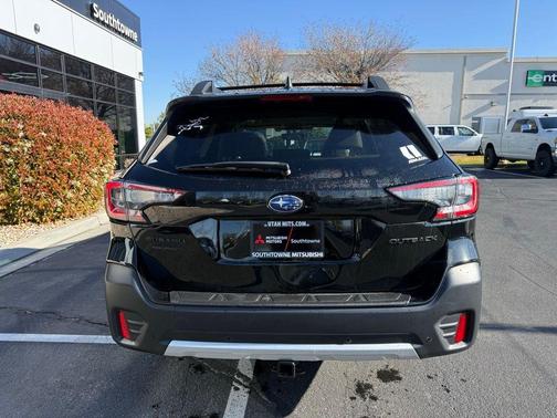 Crystal Black Silica 2022 Subaru Outback Limited