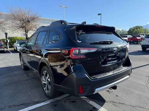 Crystal Black Silica 2022 Subaru Outback Limited