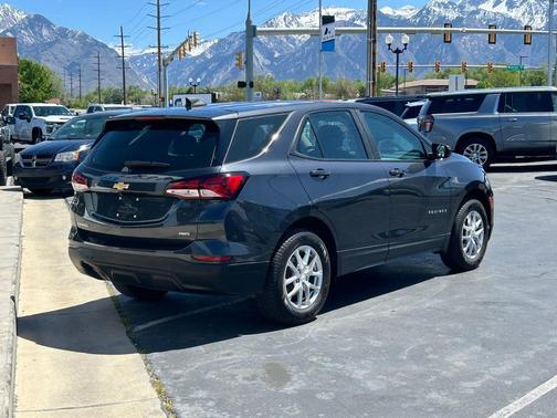 Gray 2022 Chevrolet Equinox LS