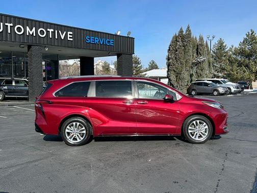 2023 Toyota Sienna Limited