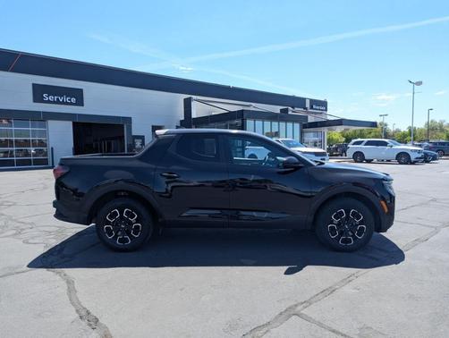 Phantom Black 2022 Hyundai SANTA CRUZ 2.5L SE