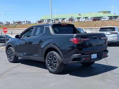 Phantom Black 2022 Hyundai SANTA CRUZ 2.5L SE