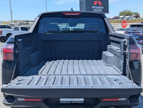 Phantom Black 2022 Hyundai SANTA CRUZ 2.5L SE