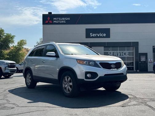 Bright Silver 2013 Kia Sorento LX