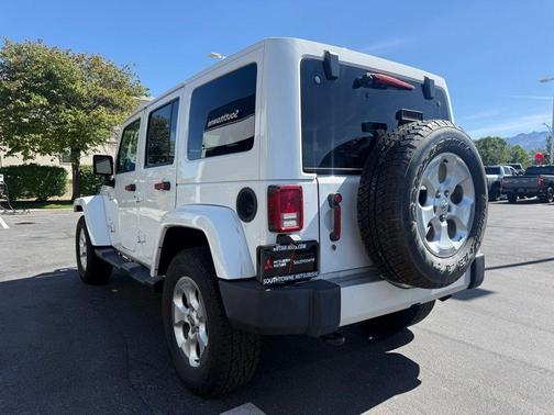 Bright White Clearcoat 2014 Jeep Wrangler Unlimited Sahara