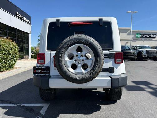 Bright White Clearcoat 2014 Jeep Wrangler Unlimited Sahara
