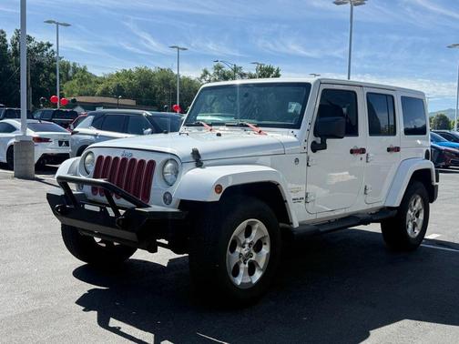 Bright White Clearcoat 2014 Jeep Wrangler Unlimited Sahara