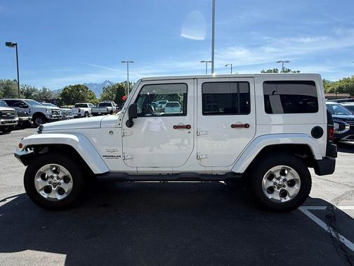 Bright White Clearcoat 2014 Jeep Wrangler Unlimited Sahara