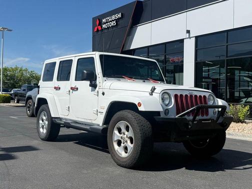 Bright White Clearcoat 2014 Jeep Wrangler Unlimited Sahara