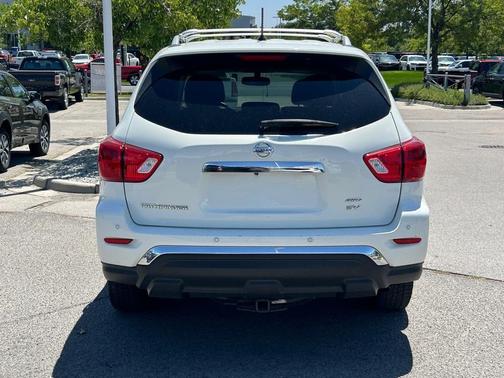 2017 Nissan Pathfinder SV