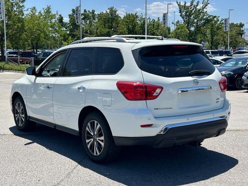 2017 Nissan Pathfinder SV