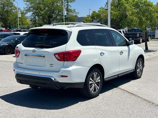 2017 Nissan Pathfinder SV