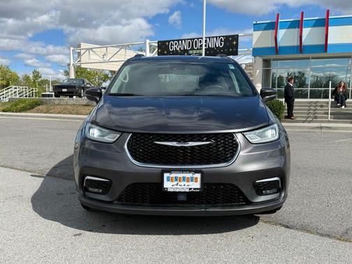 2022 Chrysler Pacifica Touring-L