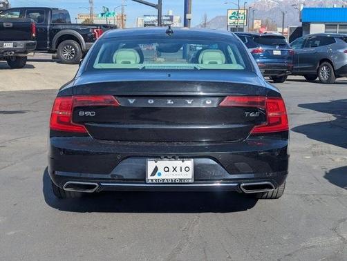 2018 Volvo S90 T6 Momentum