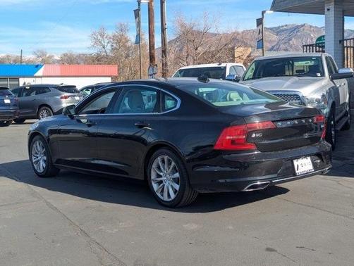 2018 Volvo S90 T6 Momentum