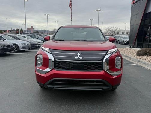 2026 Mitsubishi Outlander ES