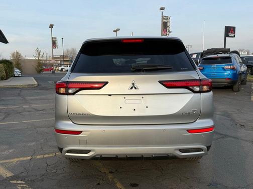 2025 Mitsubishi Outlander PHEV SE