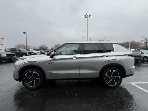 2025 Mitsubishi Outlander PHEV SE