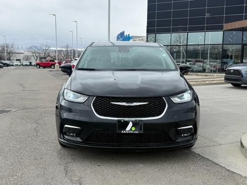 2022 Chrysler Pacifica Hybrid Touring L
