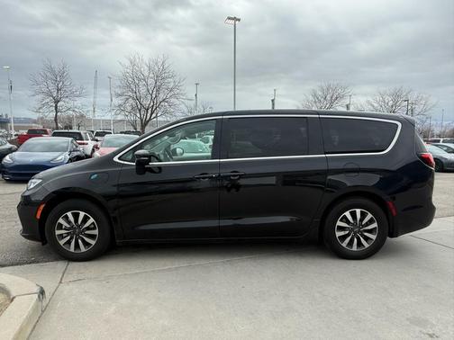 2022 Chrysler Pacifica Hybrid Touring L