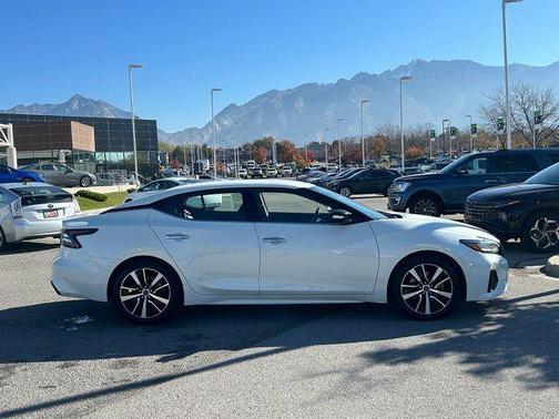 2023 Nissan Maxima SV